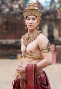 บิ๊ก-ณทรรศชัย-นักแสดงชุดไทย