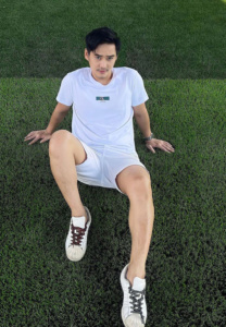 เจ้านาย-ปัญญานุวงศ์-เสื้อขาว