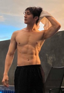 Champ-Chatthong-เช็ดผม