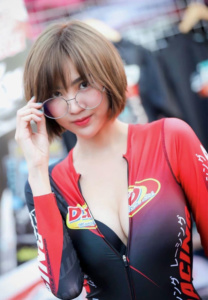 DJ-อันนา-สาวแว่น DJ-อันนา-สาวแว่น