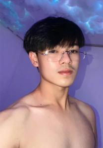 Netilak-Ningnaen-ใส่แว่น