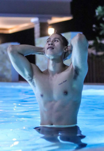 Parker-Chanin-เล่นน้ำ