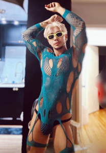 Yukarin-Thedvisan-ใส่แว่น