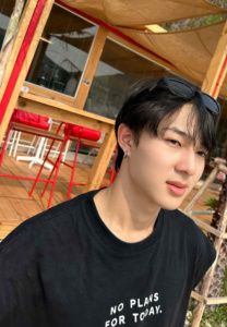 นุนิว-ชวรินทร์-ใส่แว่น