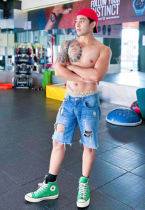 เจ้าเสือ-วัชรากร-ใส่หมวก