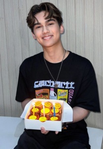 ทิกเกอร์-อชิระ-ลูกนักร้อง ทิกเกอร์-อชิระ-ลูกนักร้อง