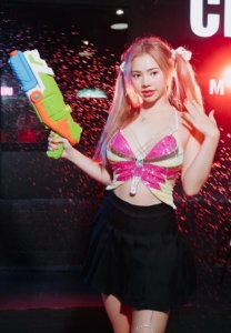 ฟักแฟง-ธนัชชา-เล่นน้ำ