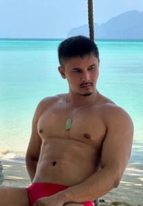 Auckkarunch-Thongjamroon-กล้ามแน่น