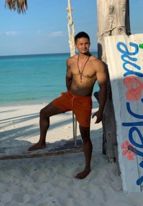 Auckkarunch-Thongjamroon-กางเกงส้ม