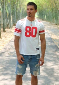 Auckkarunch-Thongjamroon-ยืนเท่