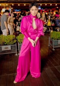 Kornrawut Poudontong-ชุดชมพู