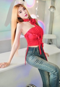 ครูเดียร์-ณัฐมา-ชุดแดง