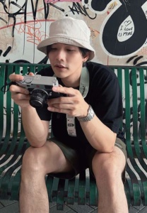 ลี-ฐานัฐพ์-ใส่หมวก