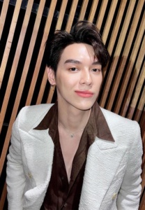 เป็นต่อ-จีรภัทร-เน็ตไอดอลชาย