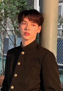 เป็นต่อ-จีรภัทร-เสื้อดำ