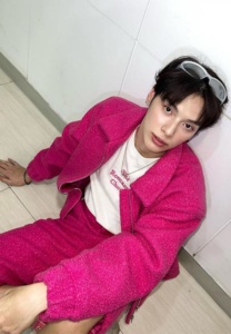 เป็นต่อ-จีรภัทร-ใส่แว่น