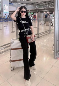 ไข่มุก-ชุดดำ