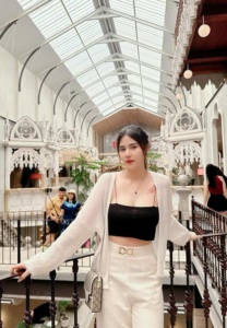 Eve-Kamon-balcony Eve-Kamon-balcony