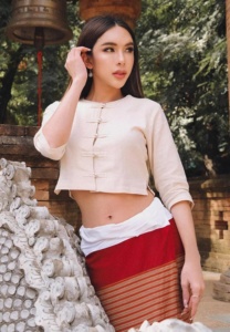 ครูแพรว-ครูแพรว