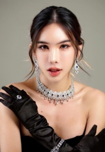 ครูแพรว-สาวสวย