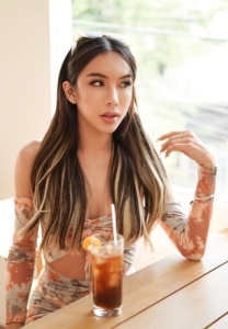 ครูแพรว-หันข้าง