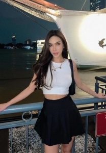 ครูแพรว-หุ่นเซ็กซี่