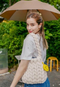 วิว-วรรณรท-ยิ้ม