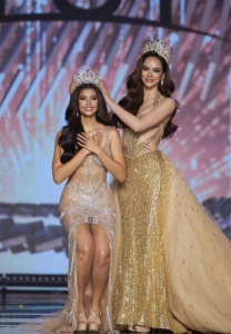 แอนโทเนีย-โพซิ้ว-iy[,' ประวัติ แอนโทเนีย