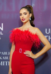 แอนโทเนีย-โพซิ้ว-ชุดสวย ประวัติ แอนโทเนีย