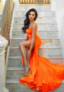 แอนโทเนีย-โพซิ้ว-ชุดส้ม ประวัติ แอนโทเนีย