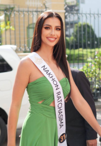 แอนโทเนีย-โพซิ้ว-ยิ้ม