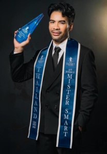 ก้อง-ก้องหล้า-รับรางวัล ก้อง-ก้องหล้า-รับรางวัล