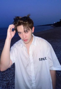 ซุง-ศตาวิน-เสื้อขาว