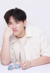 ซุง-ศตาวิน-เสื้อครีม