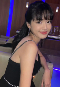 พลอย-พลอยไพลิน-หันข้าง