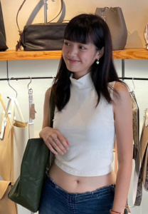 พลอย-พลอยไพลิน-เสื้อขาว พลอย-พลอยไพลิน-เสื้อขาว