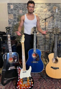 หนุ่ม-ณพสิน-กีต้าร์