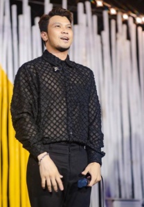 หนุ่ม-ณพสิน-นักร้อง