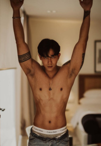 เอเอ-วรัญญู-นม