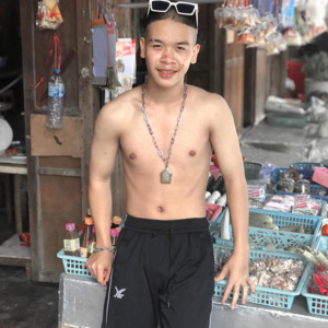 น้องน้ำ ศุภกร stand