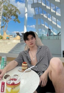 yiw-eat ยิ้ว วาริ