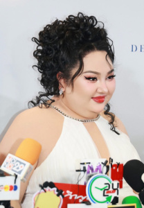 Eclairs-interview เอแคลร์ จือปาก