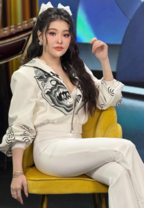 lilly-chair ลิลลี่ เหงียน