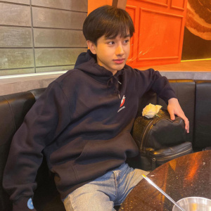 มั้น ธนกร