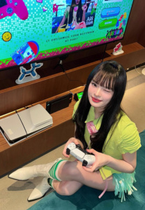 Ally-Achiraya-เล่นเกม