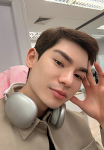 ประวัติ หมอกลาง