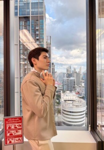 ประวัติ หมอกลาง