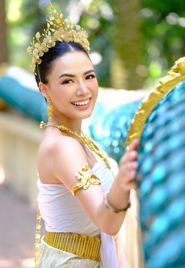 แบมบี้ สิรินโสพิศ ในชุดไทย