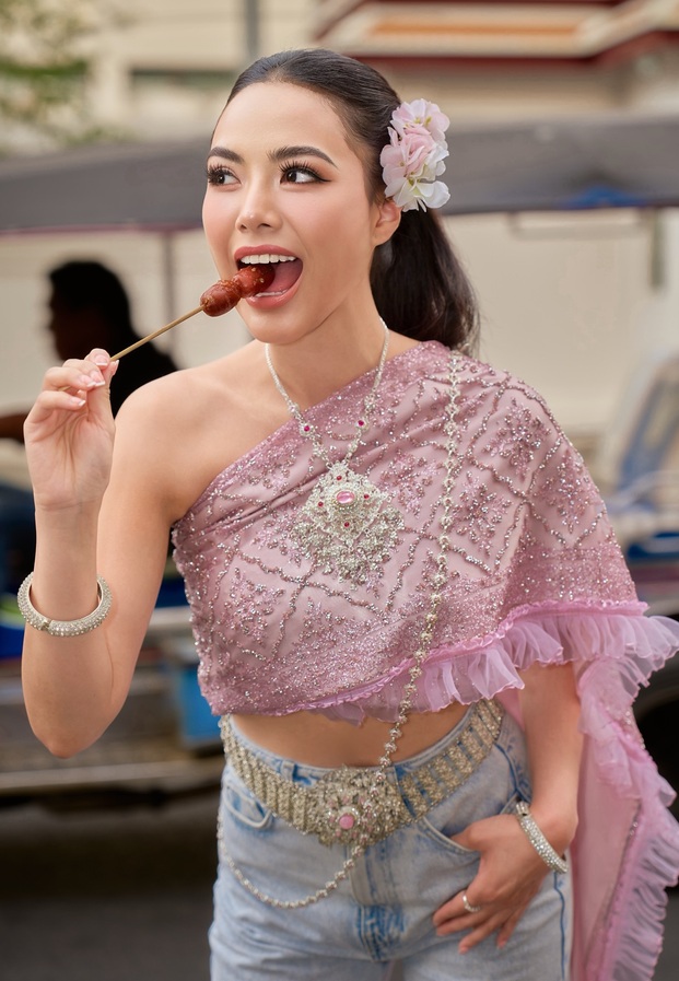 แบมบี้ สิรินโสพิศ ลุคชุดไทยประยุกต์